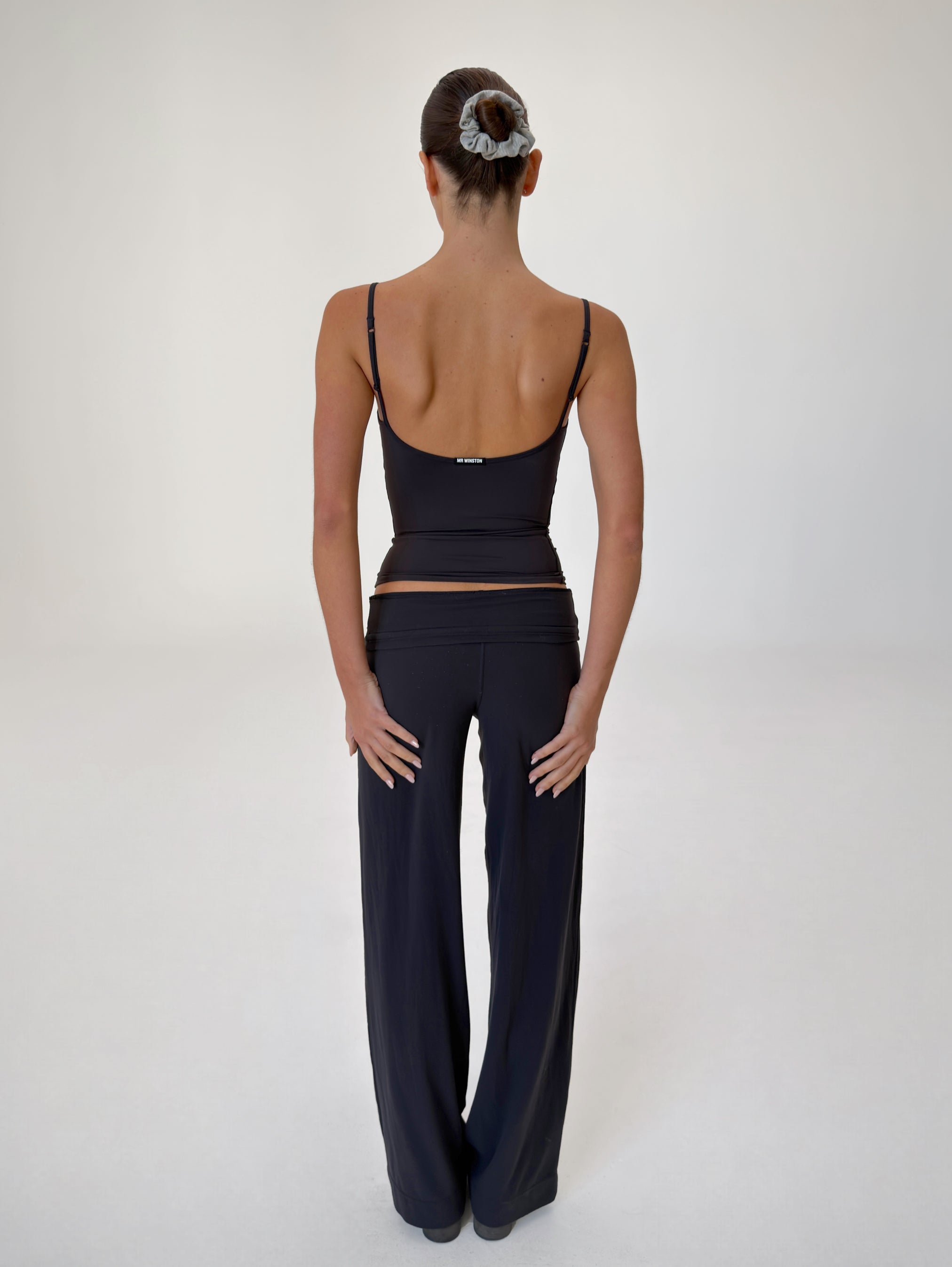 SCOOP SINGLET - BLACK