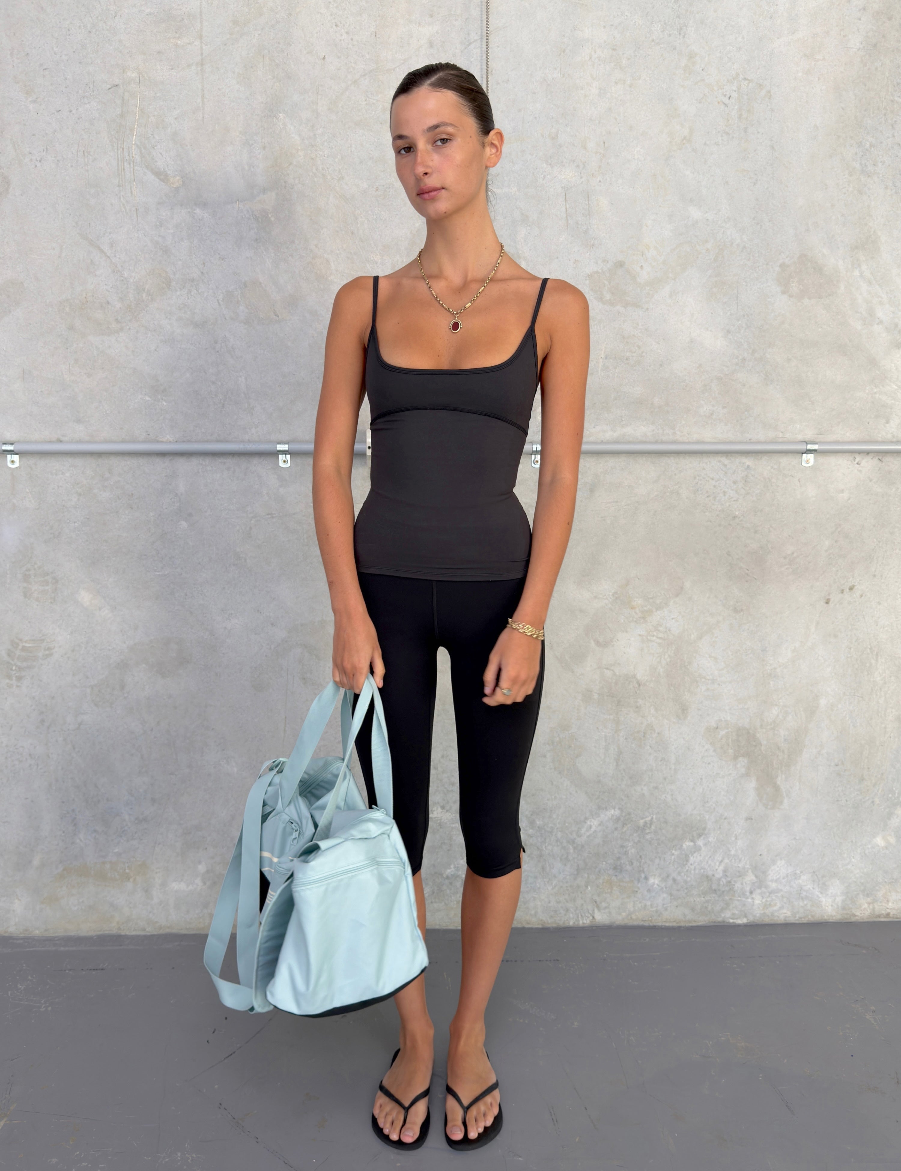 SCOOP SINGLET - BLACK